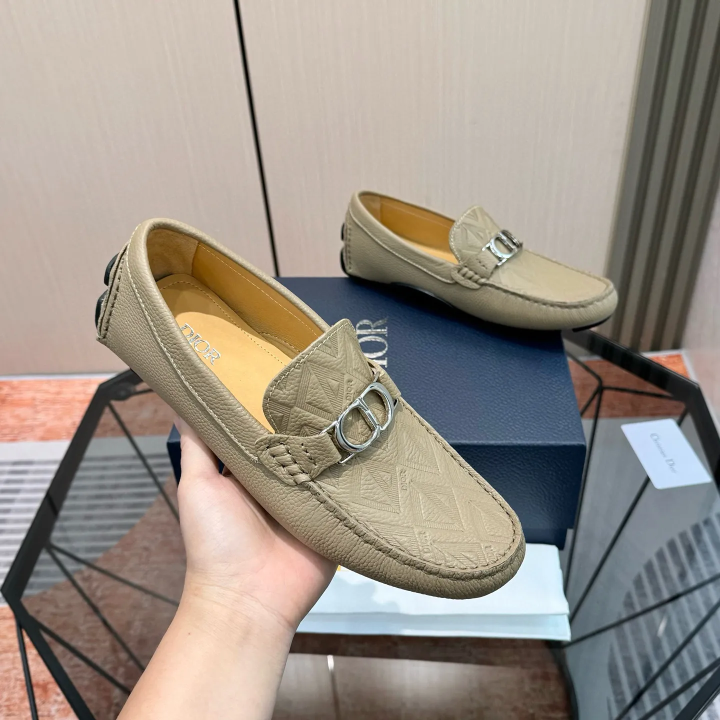 Men's shoes: 580💰 (Niu Li) (Dior Doudou shoes) Exclusive new model Official website new model The upper is made of high-quality imported calf, the color is delicate, and the flowing luxurious texture is tailor-made for exquisite men, creating a noble aura. Delicate and smooth lines. Cowhide lining. Size: 38-44, 45 customized. Outdoor driving shoes for experienced drivers🚗